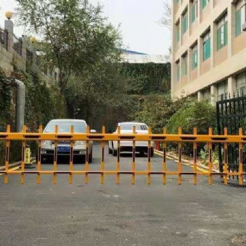 專業(yè)道閘廠家安裝/維修 高技術(shù)/**格 濟南科創(chuàng)鼎鑫報價產(chǎn)品圖片