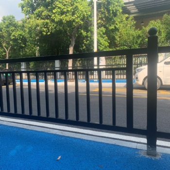 黑色人行道機(jī)車隔離黑色隔離欄 鋅鋼護(hù)欄廣州塔圖案 廠家優(yōu)惠批發(fā)
