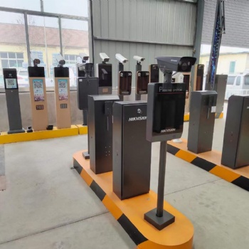 智能車牌識別，交通設施 廠家批發(fā)量大從優(yōu)