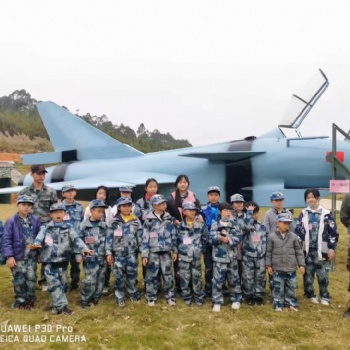 濟(jì)南教育基地軍事模型 動態(tài)裝甲車設(shè)備出售 弘訊模型