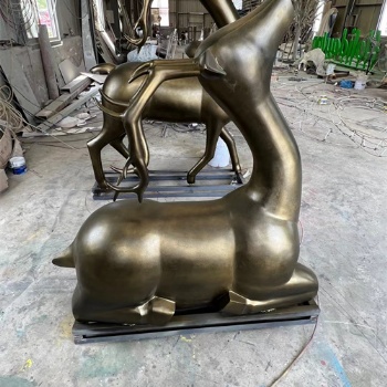 不銹鋼鹿雕塑幾何切面鏡面小鹿園林創(chuàng)意抽象小區(qū)景觀戶外雕塑定制