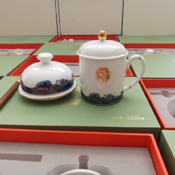饋贈高端客戶禮品杯子，企業(yè)文化禮品茶杯定制案例