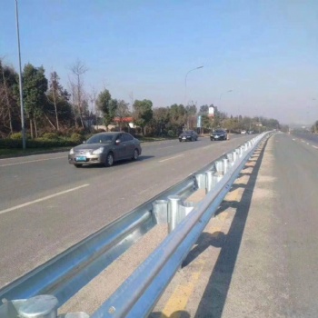 熱鍍鋅波形護(hù)欄防撞高速護(hù)欄公路護(hù)欄板道路護(hù)欄鋅鋼交通護(hù)欄