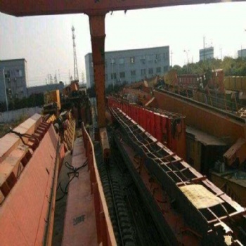 啟東地區(qū)， 各種型號報廢門式起重機，海港吊回收包拆除