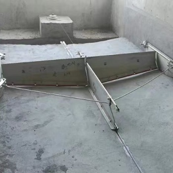 豬場(chǎng)用一拖二去牽引不銹鋼刮糞機(jī)主機(jī)轉(zhuǎn)角輪