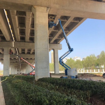 武漢蔡甸高空作業(yè)車出租，升降機(jī)車粗組