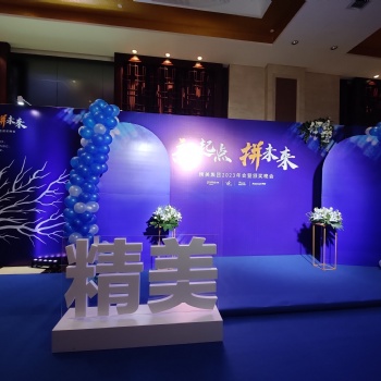 佛山軒慶舞臺(tái)背景桌椅設(shè)備出租公司低預(yù)算也有大場(chǎng)面